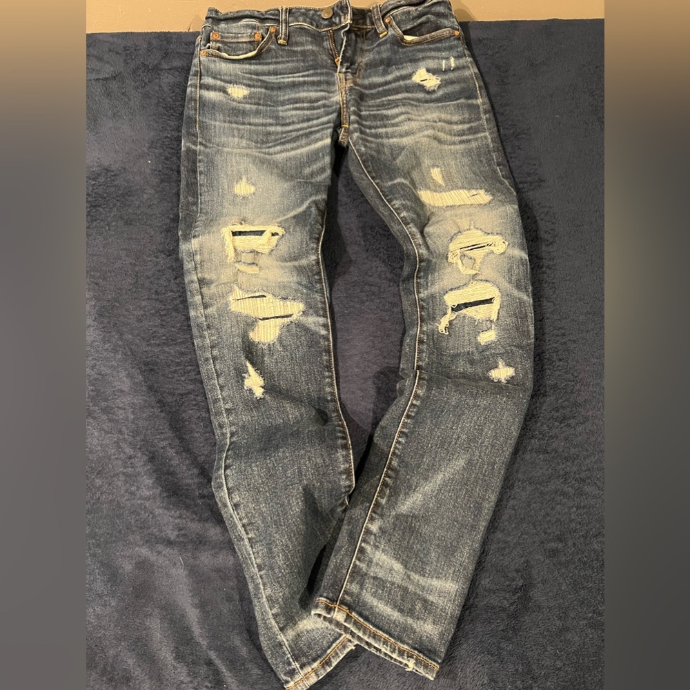 Men’s American eagle blue distressed skinny jeans